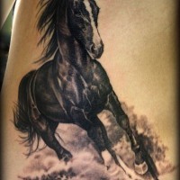 Großes galoppierendes Pferd Tattoo