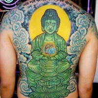 Großartiger grüner Buddha Tattoo am ganzen Rücken