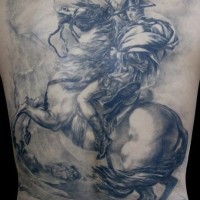 Tatuaje en la espalda, gran emperador a caballo