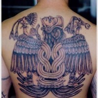 Tatuaje en la espalda,
dios alado de aztecas