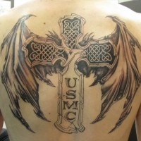 grande croce militare alato tatuaggio sulla schiena