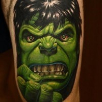 Hulk verde orrore tatuaggio su gamba