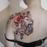 Half colored art style scapular tattoo of roaring lion with flowers by Zihwa