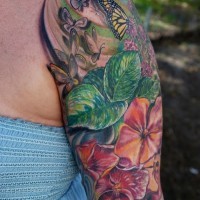 Hälfte de Ärmels Schmetterling Blumen Tattoo