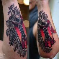 Tatuagem de braço colorido estilo hinduísmo de símbolo místico por Joanna Swirska