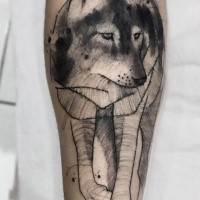 Tatuaje hecho en casa con estilo descuidado y pintado de lobo solitario