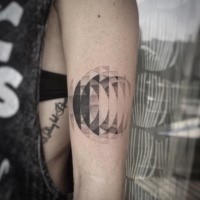 Illusion like black ink upper arm tattoo circle