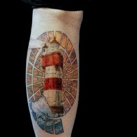 Illustrativer Stil farbiges Arm Tattoo mit schön aussehendem Leuchtturm