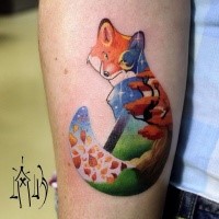 Illustrativer Stil farbiges Arm Tattoo von Fuchs mit Nachthimmel und Blättern