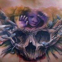 Illustrativstil farbiger Brust Tattoo des menschlichen Schädels mit blutigen Äxten