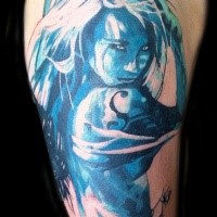 Illustrativer Stil farbiges Schulter Tattoo mit mystischer Frau