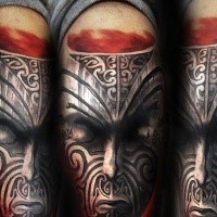 Illustrativer Stil farbiges Tattoo mit mystischer Mannes Maske