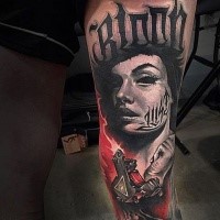 Illustrativer Stil großes farbiges Ärmel Tattoo mit Gesicht der Frau und Schriftzug