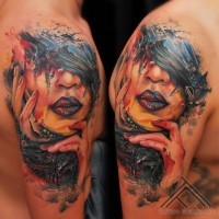 impressionante colorato mistico ritratto donna tatuaggio su spalla