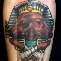 Effektiv aussehende farbige Tattoo von Ägypten als Porträteines Hundes