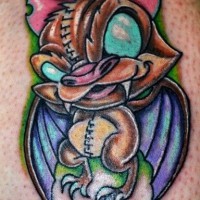 Unglaubliche cartoonische farbige kleine Fledermaus Tattoo
