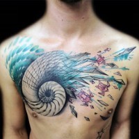 Unglaubliches buntes geometrisches Tattoo mit Schildkröten an der Brust