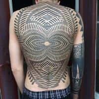 incredibile dipinto colorato ornamento ipnotico tatuaggio pieno di schiena