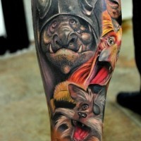 Tatuaje colorido en la pierna,
animales fantásticos de dibujos animados
