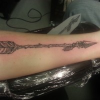freccia indiana sembra reale tatuaggio su braccio
