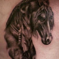 Kopf eines indischen dunklen Pferds Tattoo