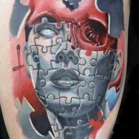 Tatuaje  de mujer con cara de rompecabezas, idea increíble