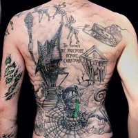 Interessanter Oldschool Stil farbiges gruseliges Haus Tattoo am ganzen Rücken mit Schriftzug