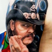 interessante molto realistico colorato fantastico musicista tatuaggio su spalla