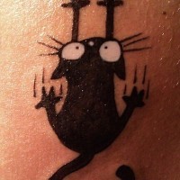Black kitty scratching skin tattoo