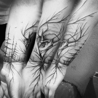 Tatuaje de antebrazo de tinta negra pintada de gran tamaño de misteriosos árboles forestales