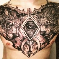 Großes erstaunlich aussehendes schwarzes Brust Tattoo mit dämonischen Wölfen und Pfeilspitze
