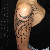 large beautiful looking shoulder tattoo of ornaments