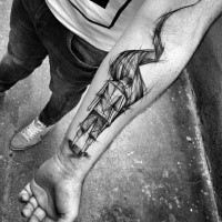 Bosquejo de tinta negra grande por Inez Janiak tatuaje de antebrazo de humano místico