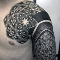Große Blackwork-Stil beeindruckend aussehende Oberarm- und Schulter Tattoo