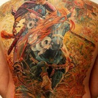 Tatuaje en la espalda completa, guerrero va a caballo en el pardo