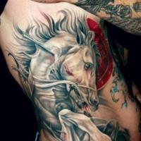 Großes Pferd Tattoo an der Seite