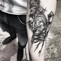 Tinta preta estilo Linework pintada por Inez Janiak tatuagem de antebraço de homem com máscara de gás