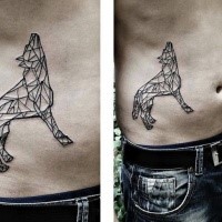 Linienwerk Stil mittleres  schwarzes Wolf Tattoo am Bauch