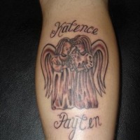 Tatuaggio sulla gamba due angeli