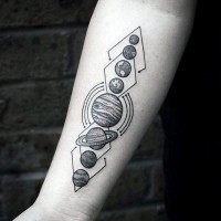 Kleine schwarze Planetenparade Raum Tattoo am Arm