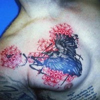 piccolo moderno stile dipinto corvo colorato tatuaggio su petto