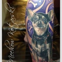 Tatuaggio realistico sulla gamba il cane by Meehow Kotarski