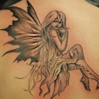 bella fata con le ali tatuaggio sulla schiena