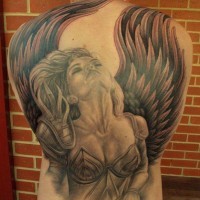 Tatuaggio bellissimo sulla schiena l'angelo femminle
