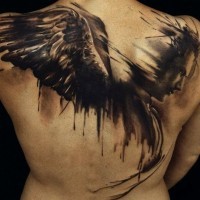 Schönes Aquarell Tattoo mit Engel am Rücken