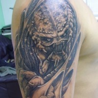 Lovely xenomorph alien tattoo on shoulder