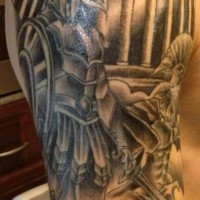 Tatuaje en el brazo, caballeros romanos con  edificio antiguo