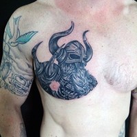 Tatuaje en el pecho, 
 vikingo siniestro impresionante negro blanco