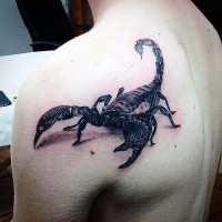 Tatuaje en el hombro,
escorpión 3D super realista