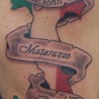 Tatuaje  de mapa de italia y nombres